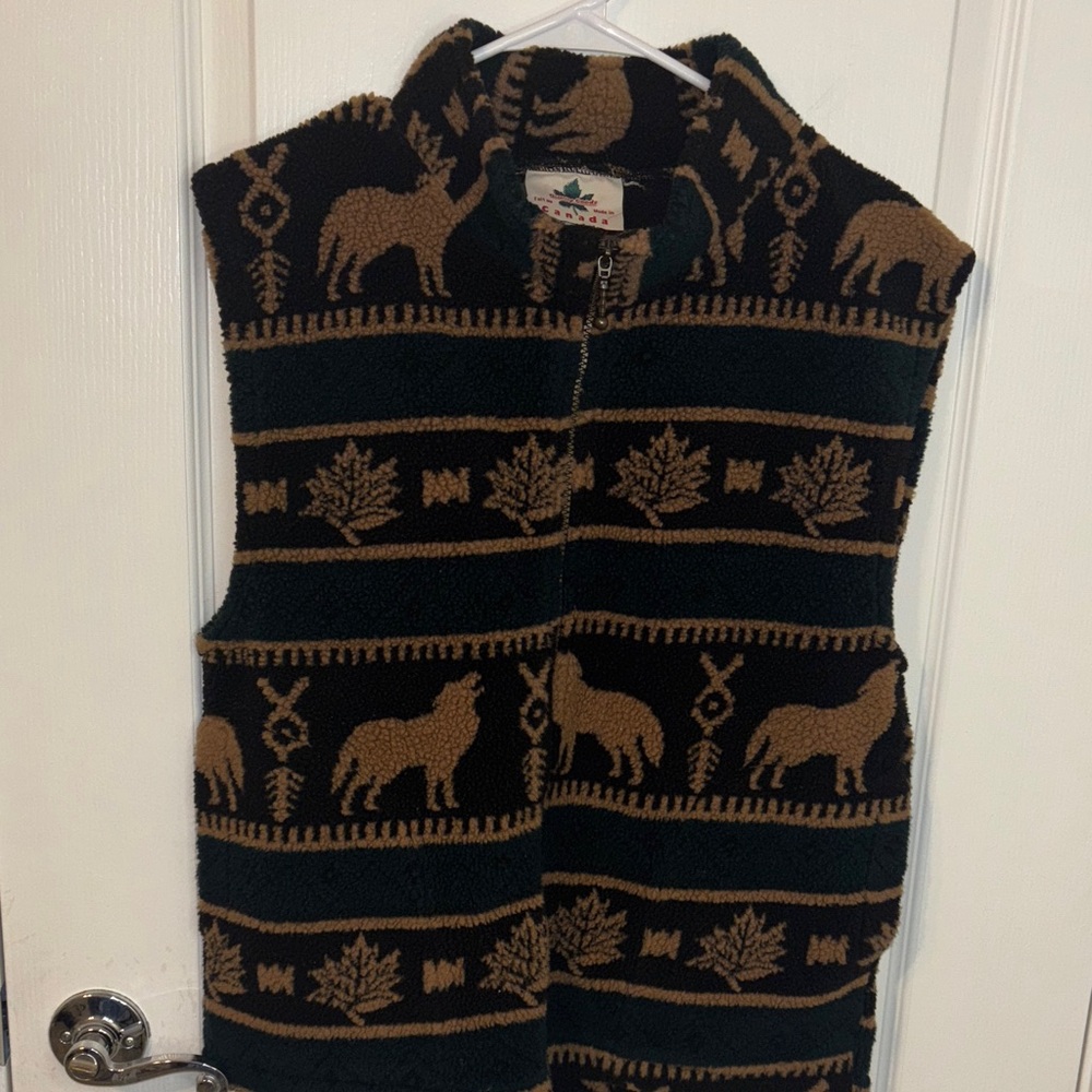 Quality Goods VTG vest SZ: S  brown,green and black patterned .